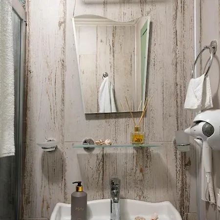 Rain And Food Otel 3*