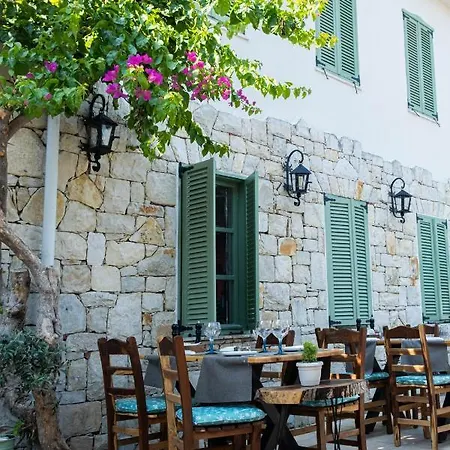 Hotel Rain And Food 3*