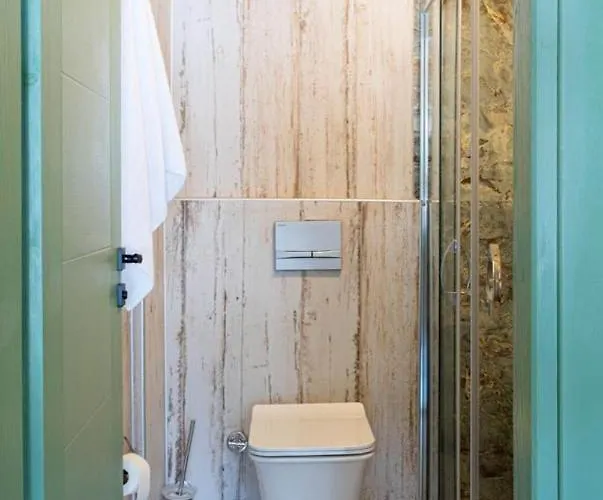 Rain And Food מרמריס