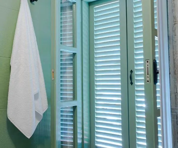 Rain And Food מרמריס