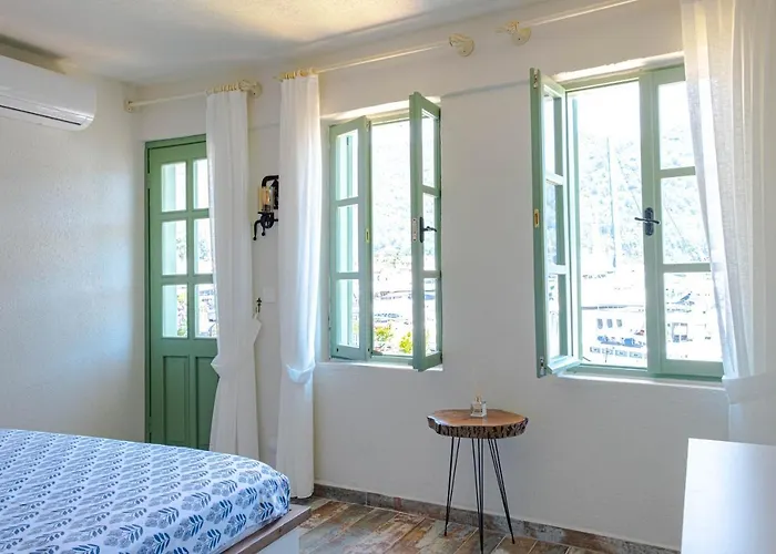 מלון Rain And Food 3*