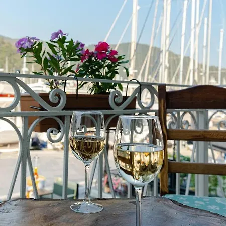 酒店 Rain And Food 马尔马里斯